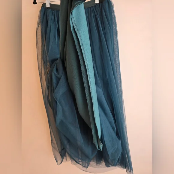 Romantic Dark Emerald Tulle Tutu Midi Skirt - Picture 4 of 8